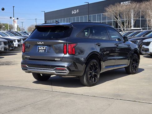 Used 2023 Kia Sorento SX image 4