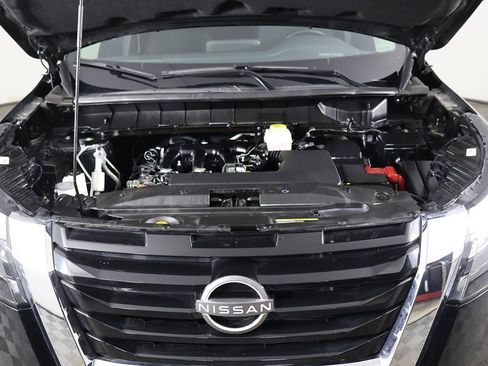 Used 2024 Nissan Pathfinder S image 17