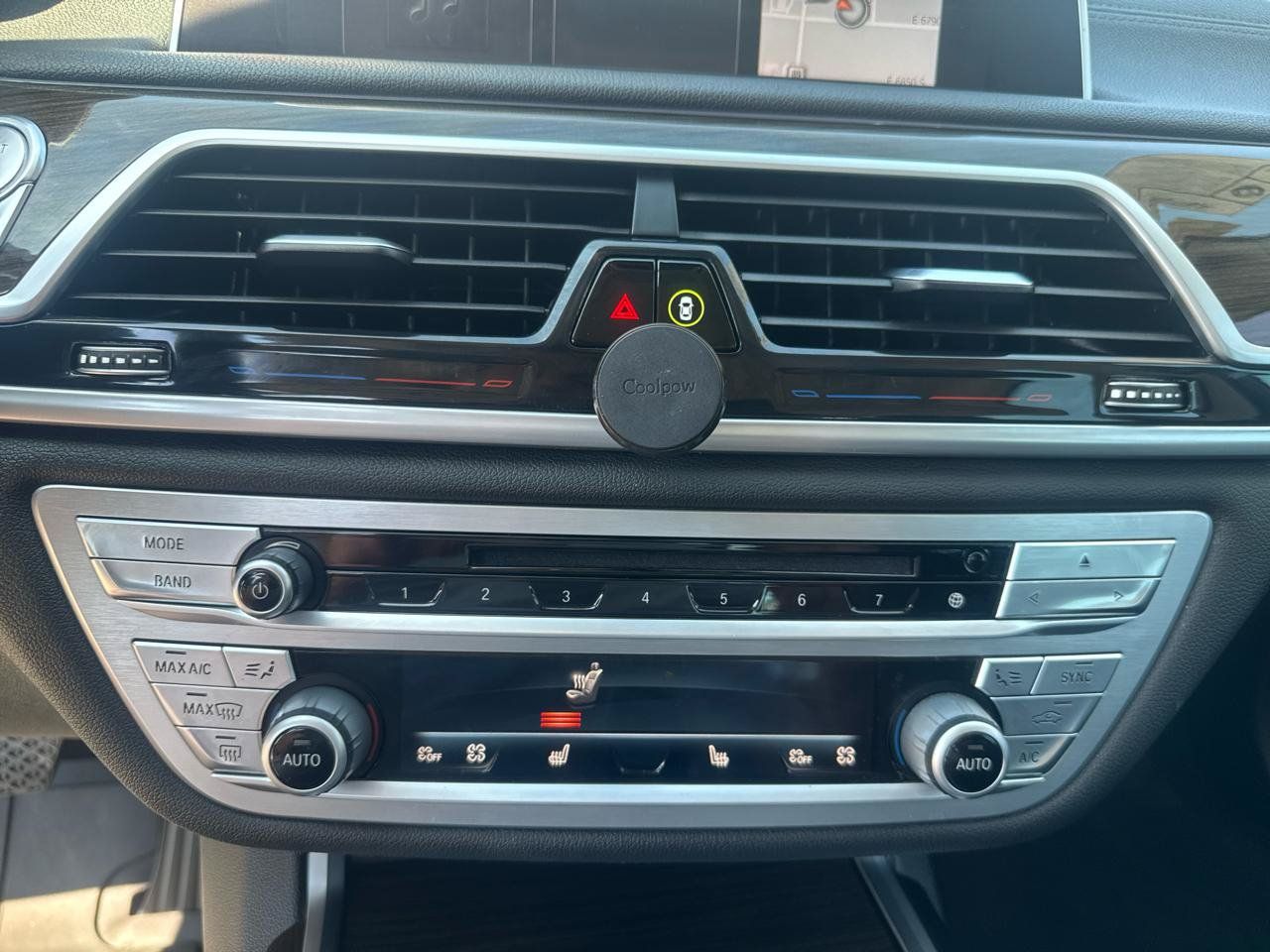 Used 2019 BMW 740i xDrive AWD/4WD image 18