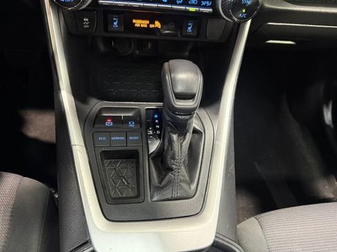 Used 2019 Toyota RAV4 XLE w/ Convenience Package FWD image 22