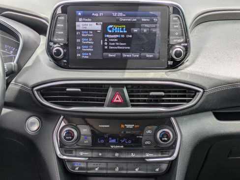 Used 2019 Hyundai Santa Fe FWD image 17