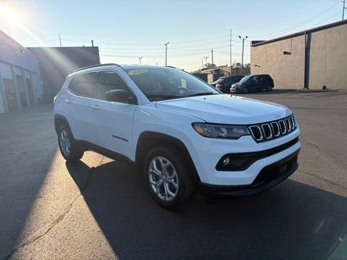 Used 2024 Jeep Compass Latitude AWD/4WD image 1