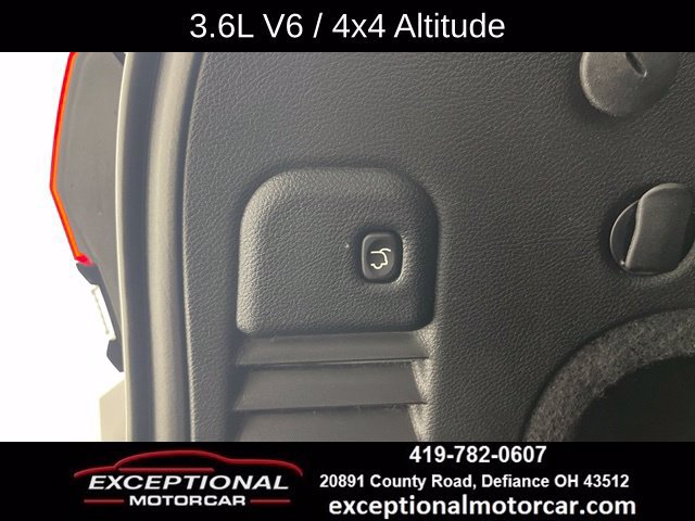 Used 2020 Jeep Grand Cherokee Altitude AWD/4WD image 46