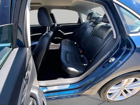 Used 2018 Volkswagen Passat 2.0T SE FWD image 20