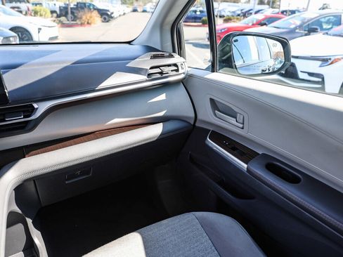 Certified 2024 Toyota Sienna LE image 5