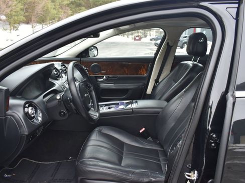 Used 2013 Jaguar XJ image 13