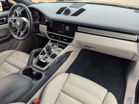 Used 2022 Porsche Cayenne S Platinum image 13