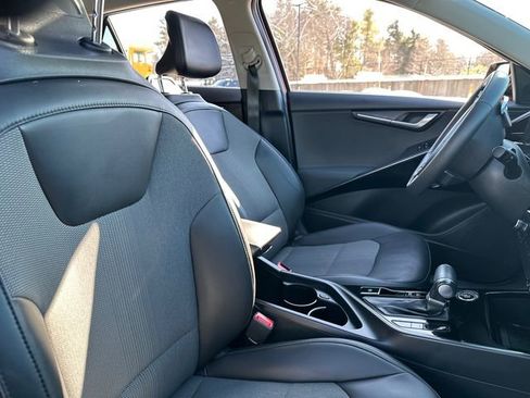 Used 2023 Kia Niro EX Touring image 16