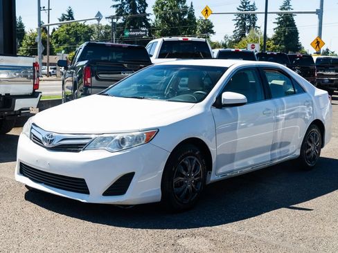 Used 2012 Toyota Camry LE FWD image 3