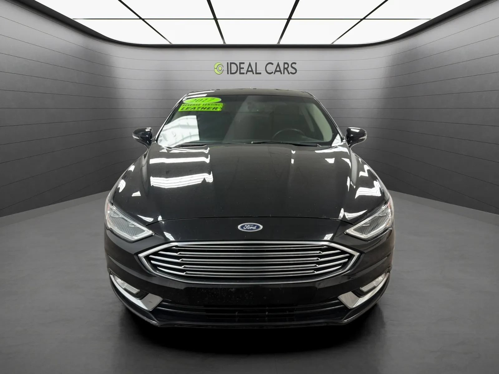 Used 2017 Ford Fusion SE w/ Fusion SE Technology Package FWD image 2