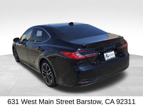 Used 2025 Toyota Camry XLE FWD image 7