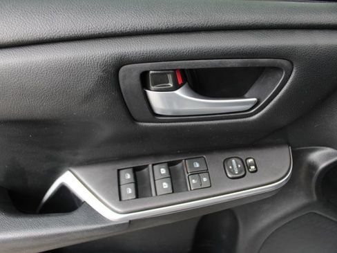Used 2015 Toyota Camry SE FWD image 21