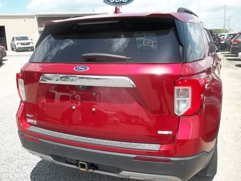 Used 2020 Ford Explorer XLT w/ Equipment Group 202A AWD/4WD image 4