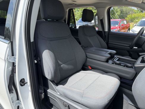 Used 2025 Ford Expedition Active AWD/4WD image 22