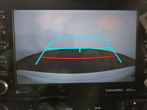 Used 2021 Toyota Highlander XLE FWD image 20