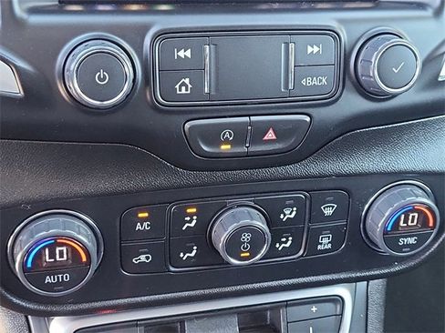 Used 2024 GMC Terrain SLT image 15