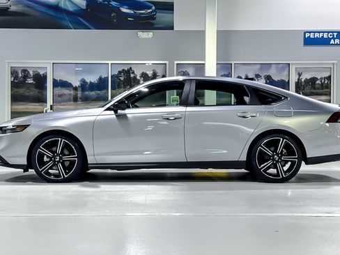 Used 2024 Honda Accord Sport image 2