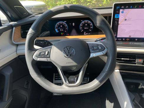 Certified 2025 Volkswagen Tiguan SEL R-Line AWD/4WD image 15