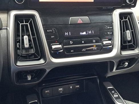 Used 2023 Kia Sorento S image 15