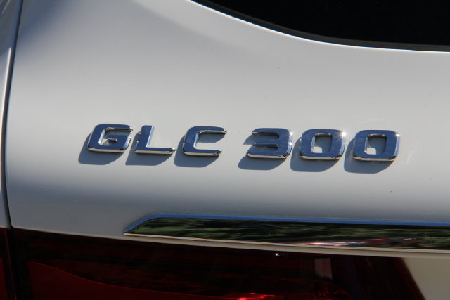 Used 2019 Mercedes-Benz GLC 300 4MATIC image 9