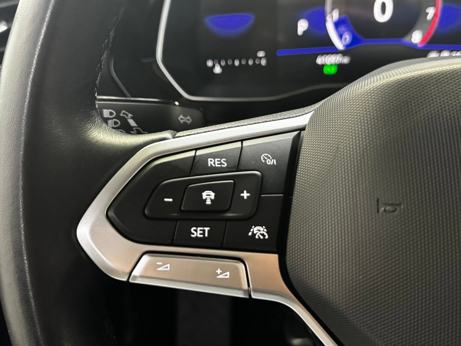 Used 2024 Volkswagen Jetta SE FWD image 22