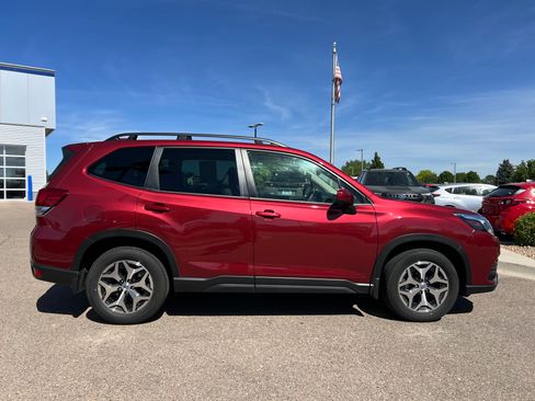 Used 2023 Subaru Forester Premium AWD/4WD image 10