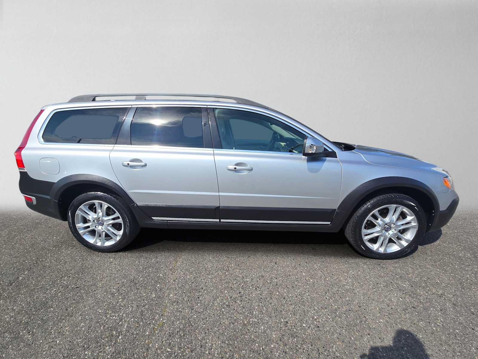 Used 2016 Volvo XC70 T5 Premier AWD/4WD image 2