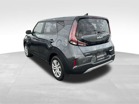 Used 2023 Kia Soul LX image 5