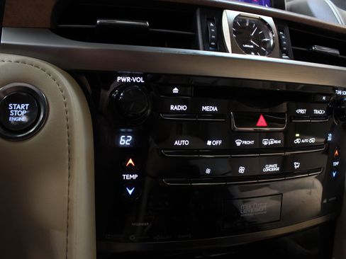 Used 2019 Lexus LX 570 4WD image 61