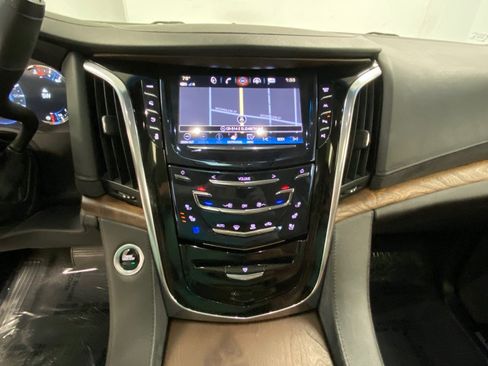 Used 2017 Cadillac Escalade Luxury w/ LPO, Radiant Package AWD/4WD image 28