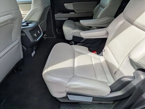 Certified 2025 Ford Expedition Active AWD/4WD image 18