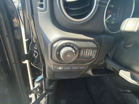 Used 2021 Jeep Wrangler Unlimited Sahara w/ Cold Weather Group AWD/4WD image 16