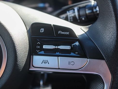 Used 2021 Hyundai Elantra SE image 32