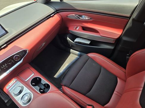 Used 2024 Genesis GV70 2.5T w/ Sport Prestige Package AWD/4WD image 16