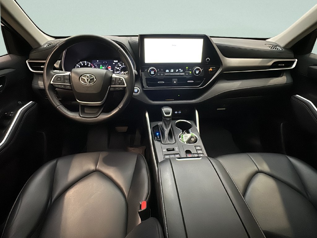Used 2023 Toyota Highlander XLE AWD/4WD image 26