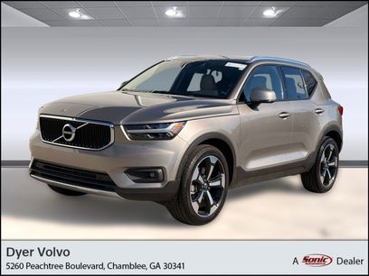 Certified 2022 Volvo XC40 T4 Momentum w/ Premium Package
