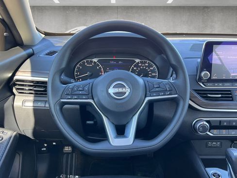 Certified 2025 Nissan Altima 2.5 SV FWD image 21