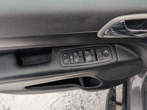 Used 2020 Jeep Grand Cherokee Laredo image 11