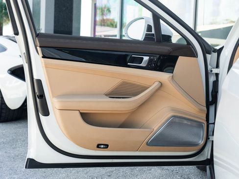 Used 2018 Porsche Panamera 4S image 26