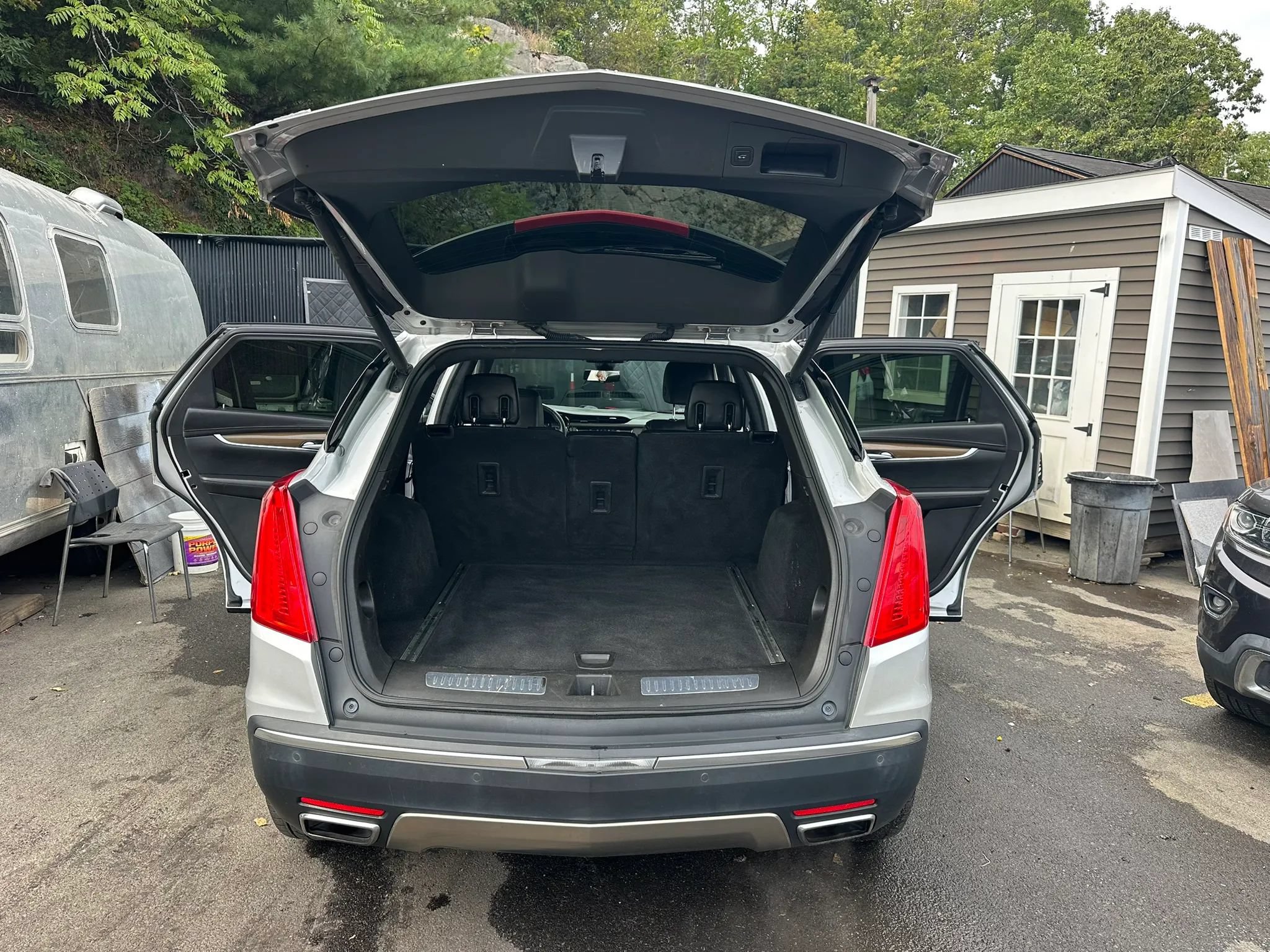 Used 2017 Cadillac XT5 Platinum w/ Driver Assist Package AWD/4WD image 8