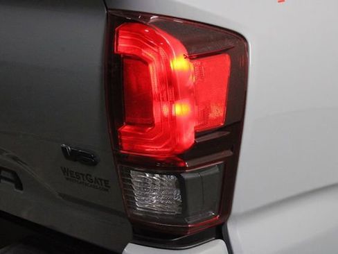 Used 2019 Toyota Tacoma TRD Sport image 37