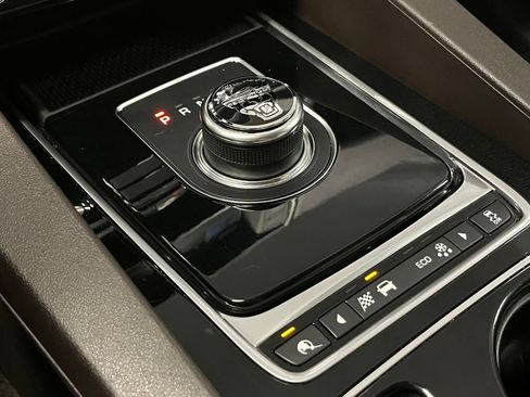 Used 2017 Jaguar F-PACE Prestige AWD/4WD image 12