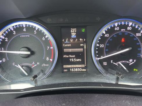 Used 2015 Toyota Highlander Limited w/ Driver Technology Package AWD/4WD image 13