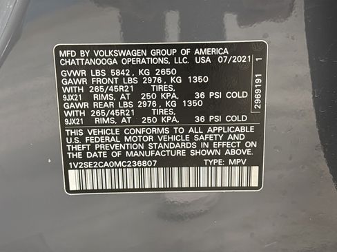 Used 2021 Volkswagen Atlas Cross Sport SEL R-Line w/ Luggage Net & Mats Package AWD/4WD image 29