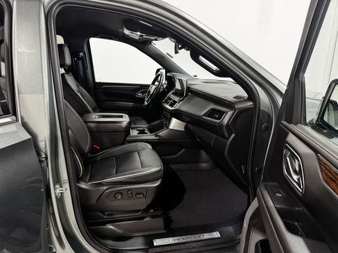 Used 2023 Chevrolet Suburban Premier AWD/4WD image 23
