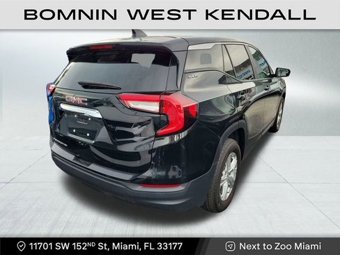 Used 2024 GMC Terrain SLE image 4