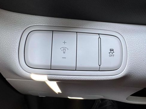 Used 2023 Hyundai Venue SEL FWD image 14