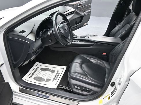 Used 2022 Toyota Avalon Limited image 17