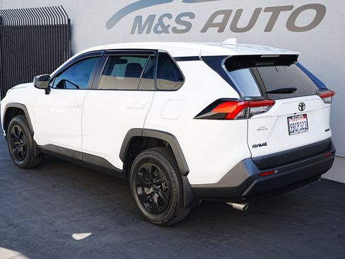 Used 2022 Toyota RAV4 LE image 6