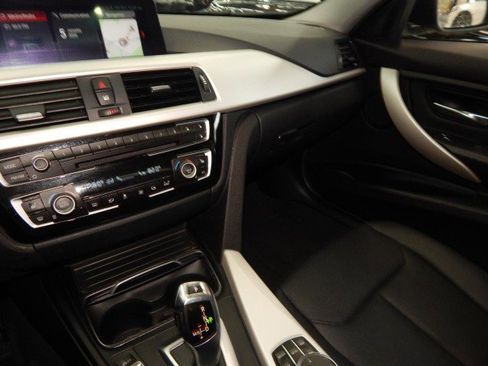 Used 2018 BMW 320i xDrive 320i xDrive AWD w/ Convenience Package image 24